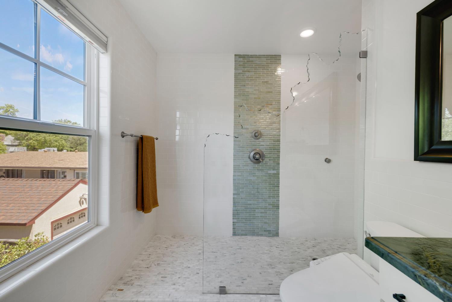 Detail Gallery Image 19 of 31 For 862 38th St, Sacramento,  CA 95816 - 3 Beds | 2/1 Baths