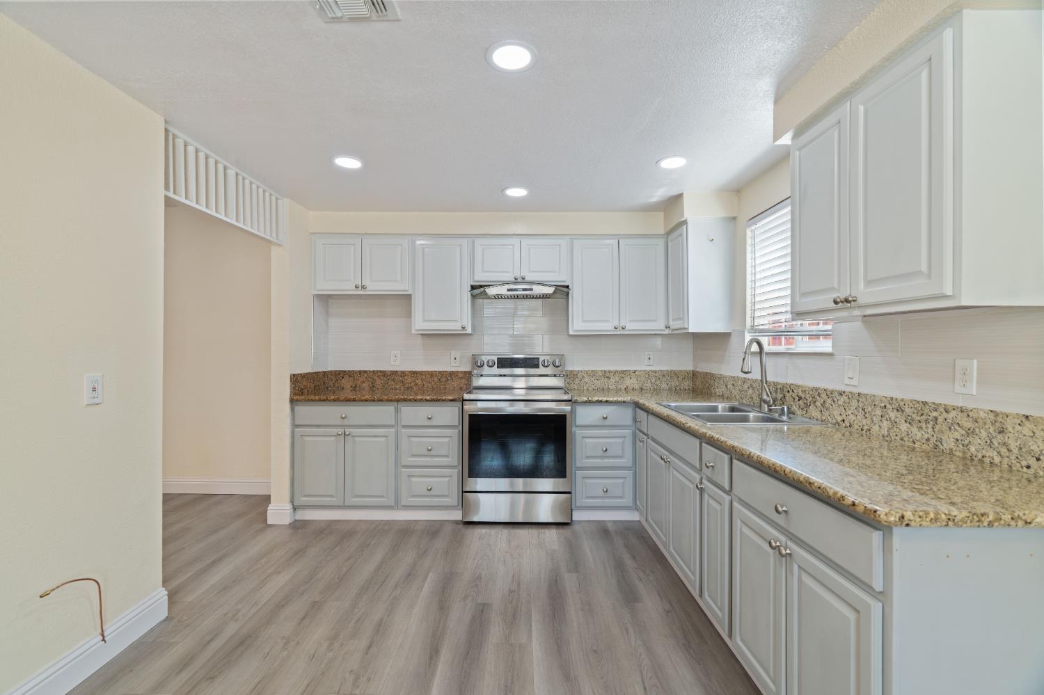 Detail Gallery Image 22 of 34 For 8200 Cottonfield Way, Sacramento,  CA 95828 - 3 Beds | 2 Baths