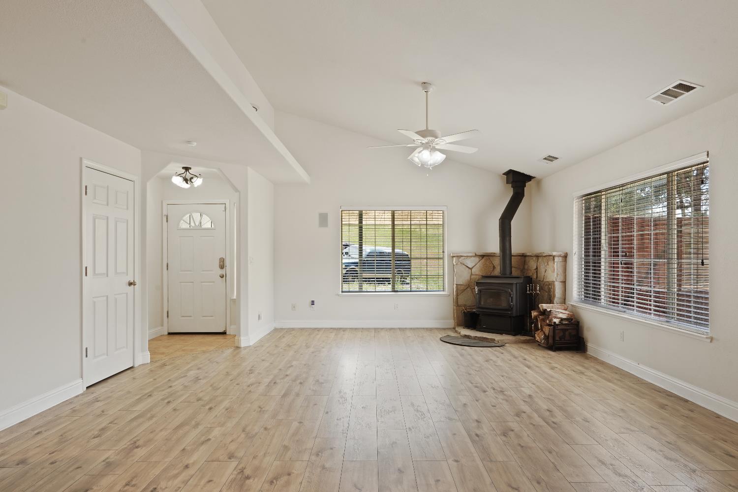 Detail Gallery Image 8 of 40 For 8760 Greer Way, Valley Springs,  CA 95252 - 3 Beds | 2 Baths