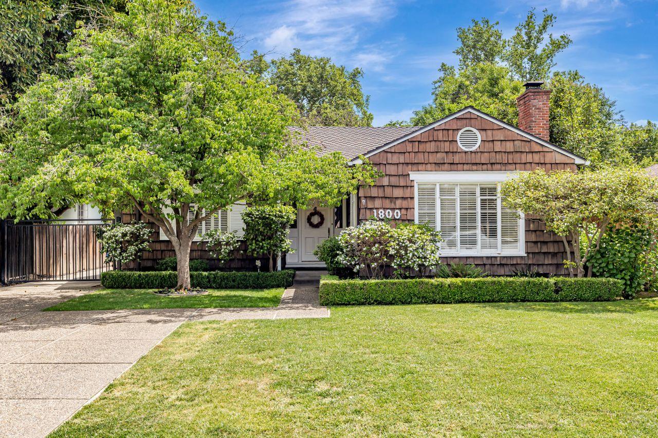 Detail Gallery Image 1 of 68 For 1800 8th Ave, Sacramento,  CA 95818 - 4 Beds | 1/1 Baths