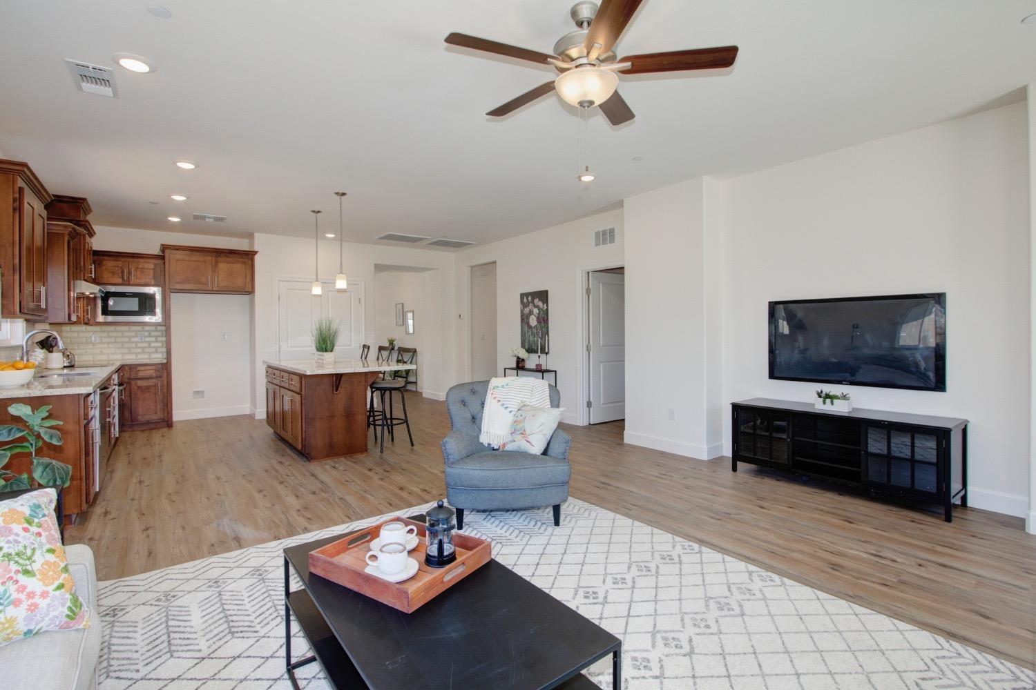 Detail Gallery Image 5 of 13 For 912 Norman Rd, Galt,  CA 95632 - 3 Beds | 3 Baths