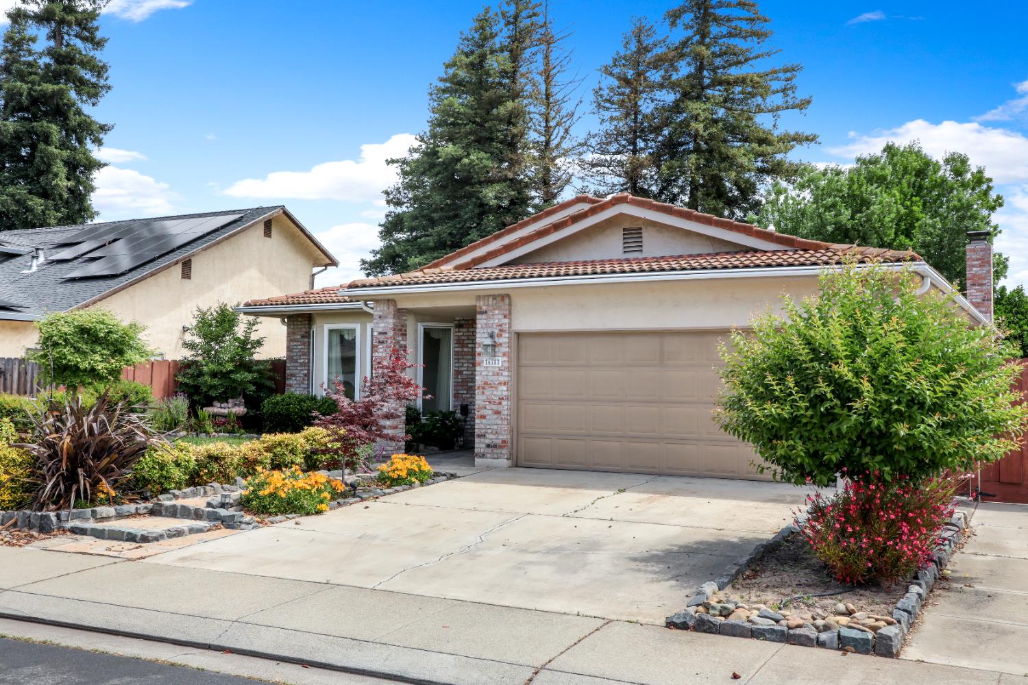 Detail Gallery Image 3 of 38 For 678 Emerald Pl, Manteca,  CA 95336 - 3 Beds | 2 Baths