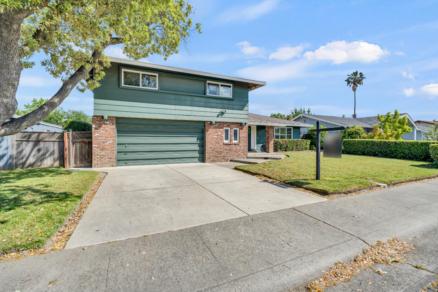 Detail Gallery Image 2 of 48 For 90 Parklite Cir, Sacramento,  CA 95831 - 4 Beds | 2/1 Baths
