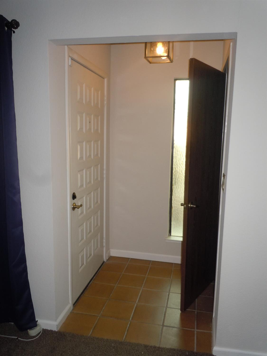 Detail Gallery Image 5 of 17 For 3077 Funston Dr, Sacramento,  CA 95833 - 2 Beds | 2 Baths