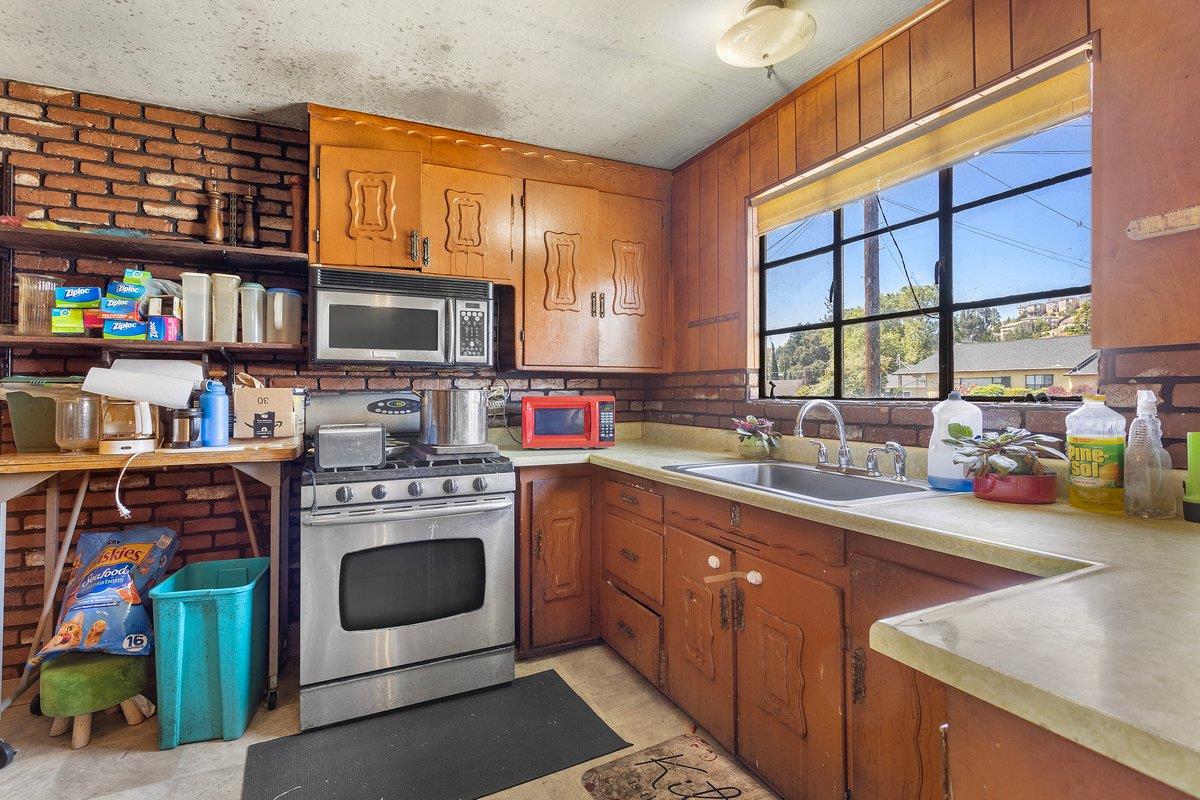 Detail Gallery Image 4 of 12 For 19770 Sprague, Castro Valley,  CA 94549 - 3 Beds | 2 Baths