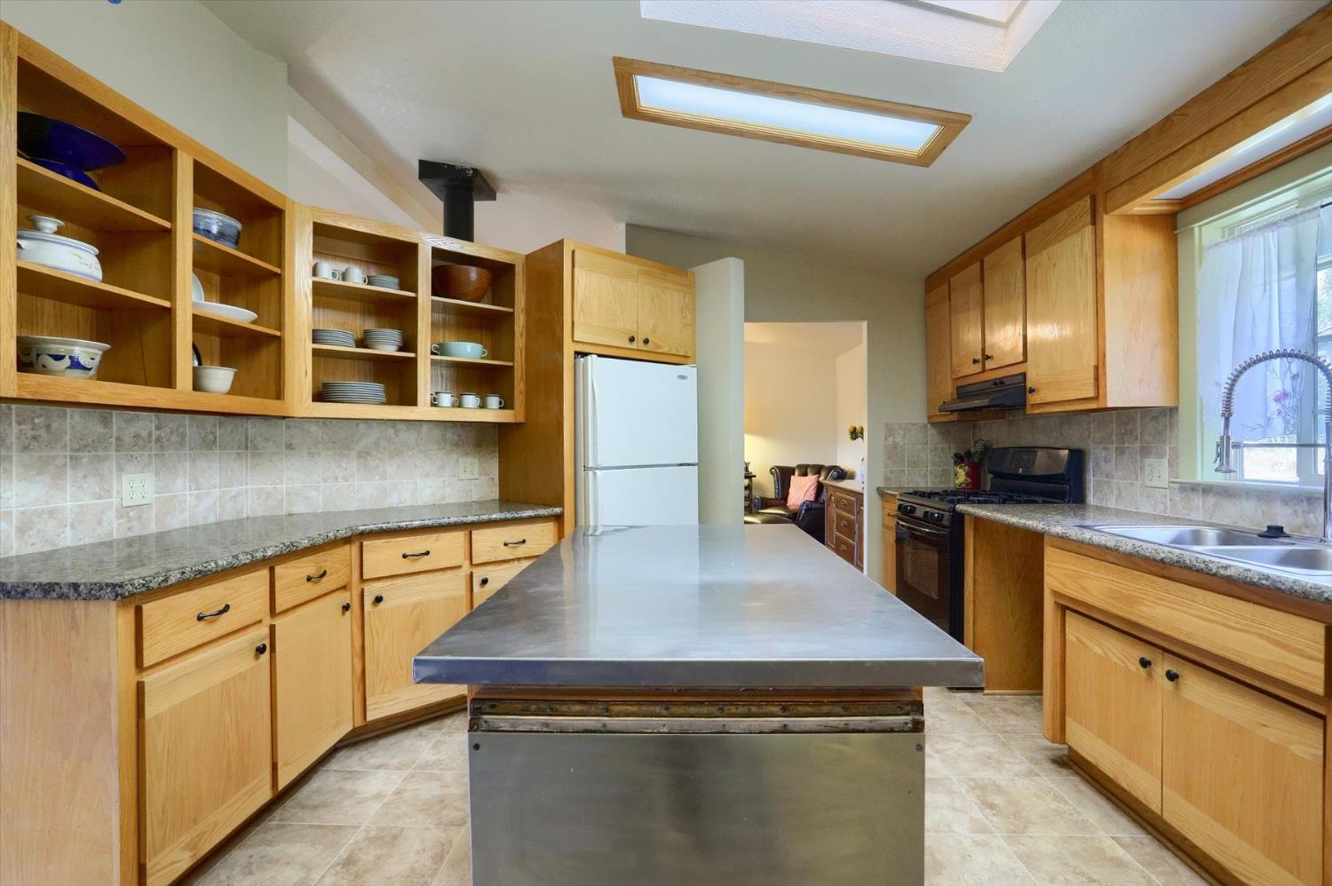 Detail Gallery Image 12 of 65 For 18386 Piper Ln, Penn Valley,  CA 95946 - 3 Beds | 2 Baths