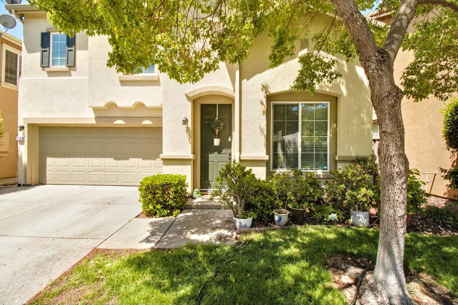 Detail Gallery Image 2 of 23 For 10849 Iris Bloom Dr, Stockton,  CA 95209 - 5 Beds | 3 Baths