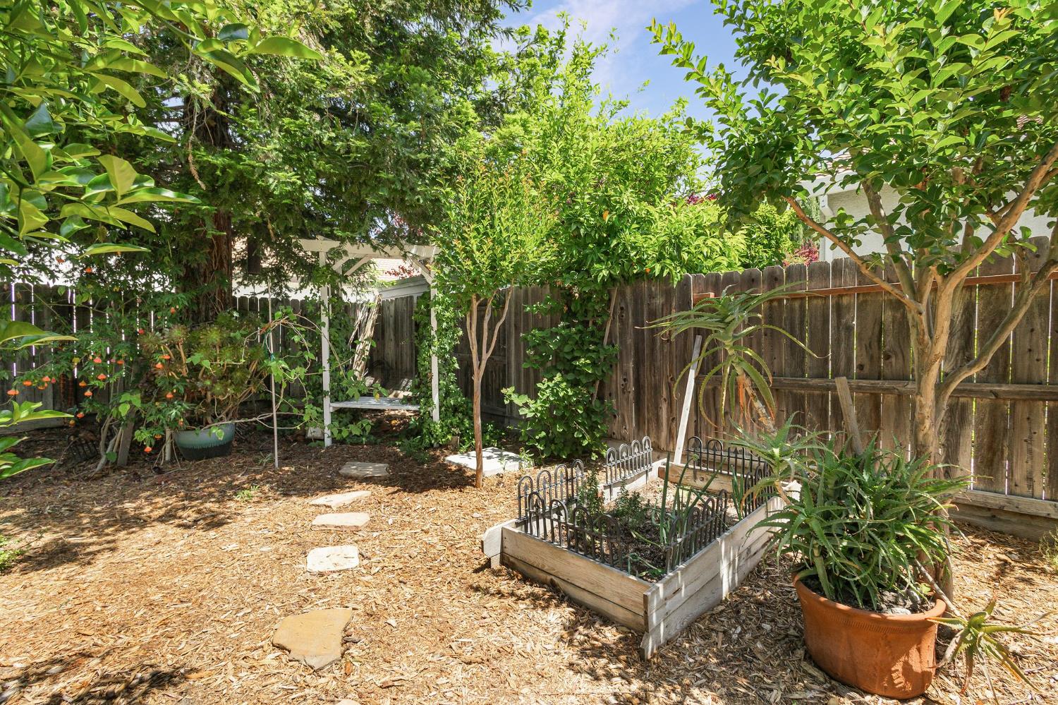 Detail Gallery Image 39 of 51 For 1637 Dreamy Way, Sacramento,  CA 95835 - 3 Beds | 3 Baths