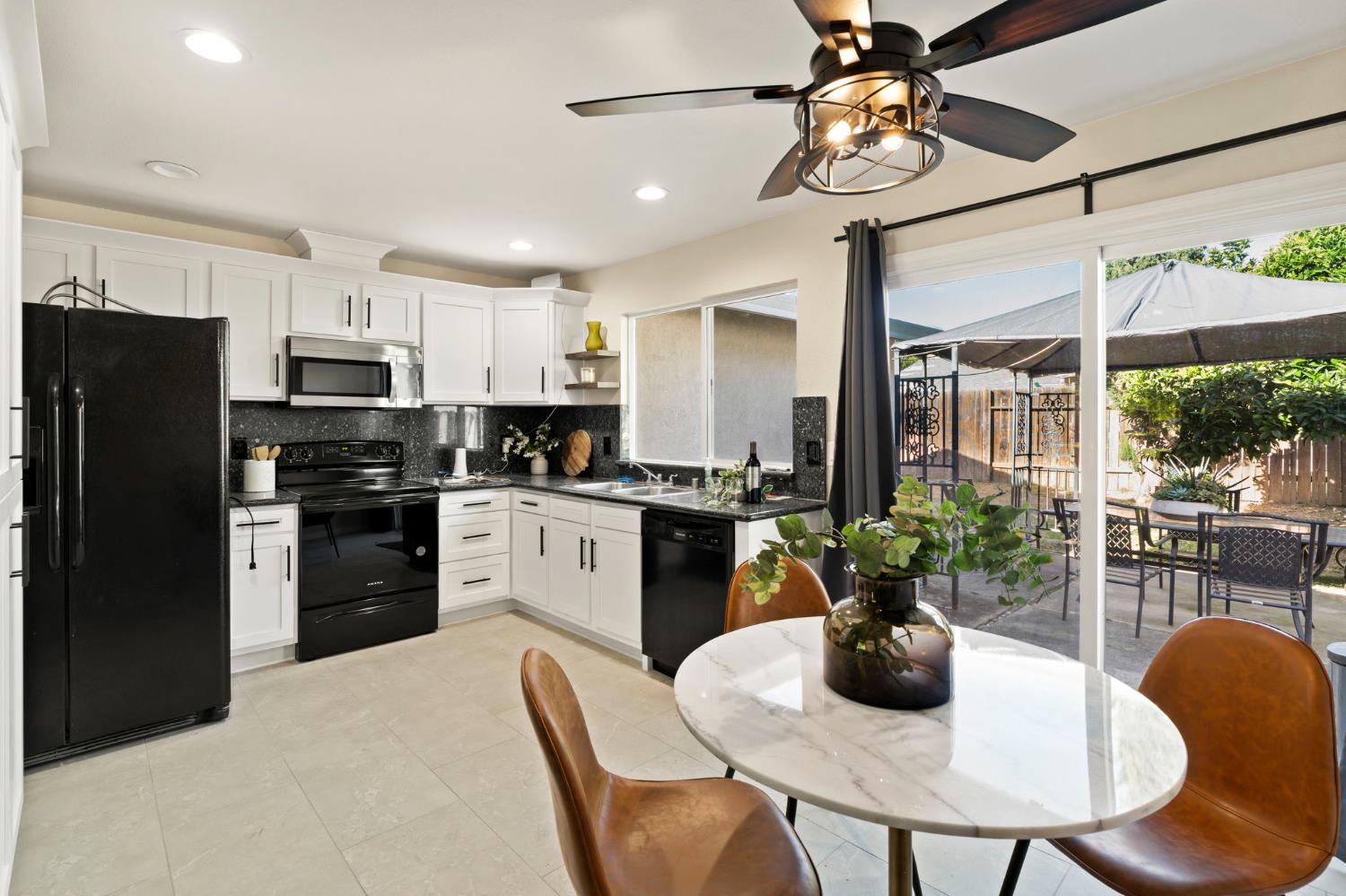 Detail Gallery Image 7 of 18 For 2911 Baronet Way, Sacramento,  CA 95833 - 3 Beds | 2 Baths