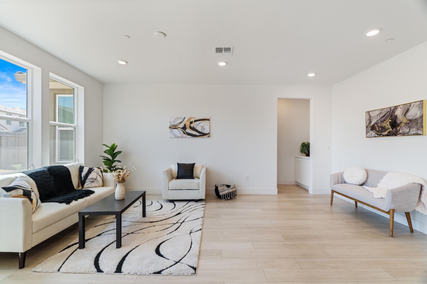 Detail Gallery Image 12 of 46 For 8358 Akino Ct, Elk Grove,  CA 95757 - 4 Beds | 3/1 Baths