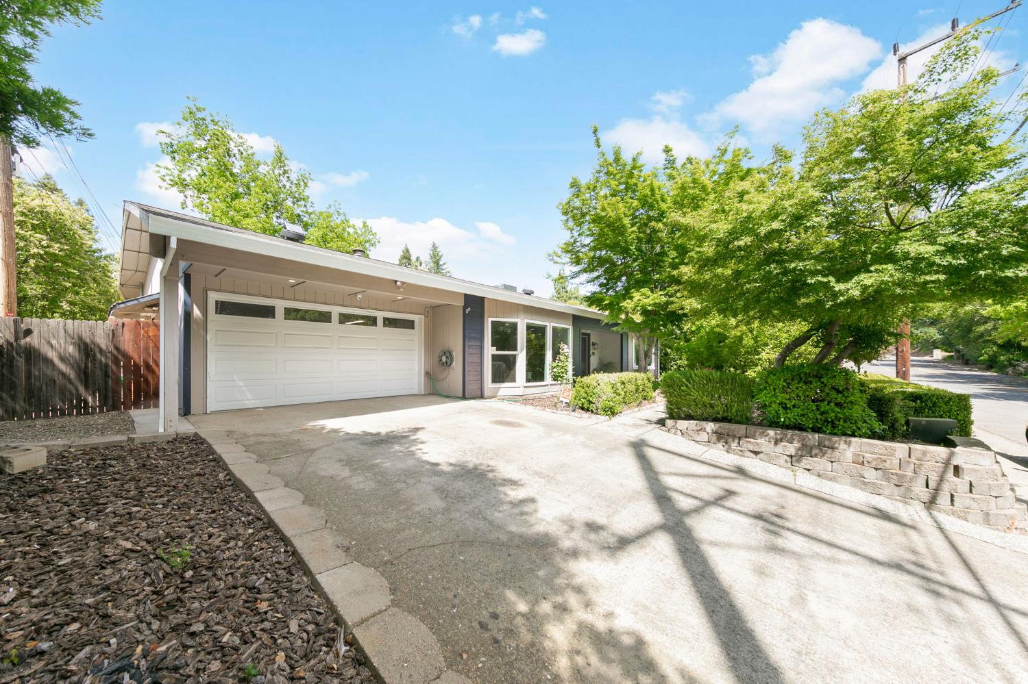 Detail Gallery Image 2 of 46 For 8717 Sunset Ave, Fair Oaks,  CA 95628 - 3 Beds | 2 Baths