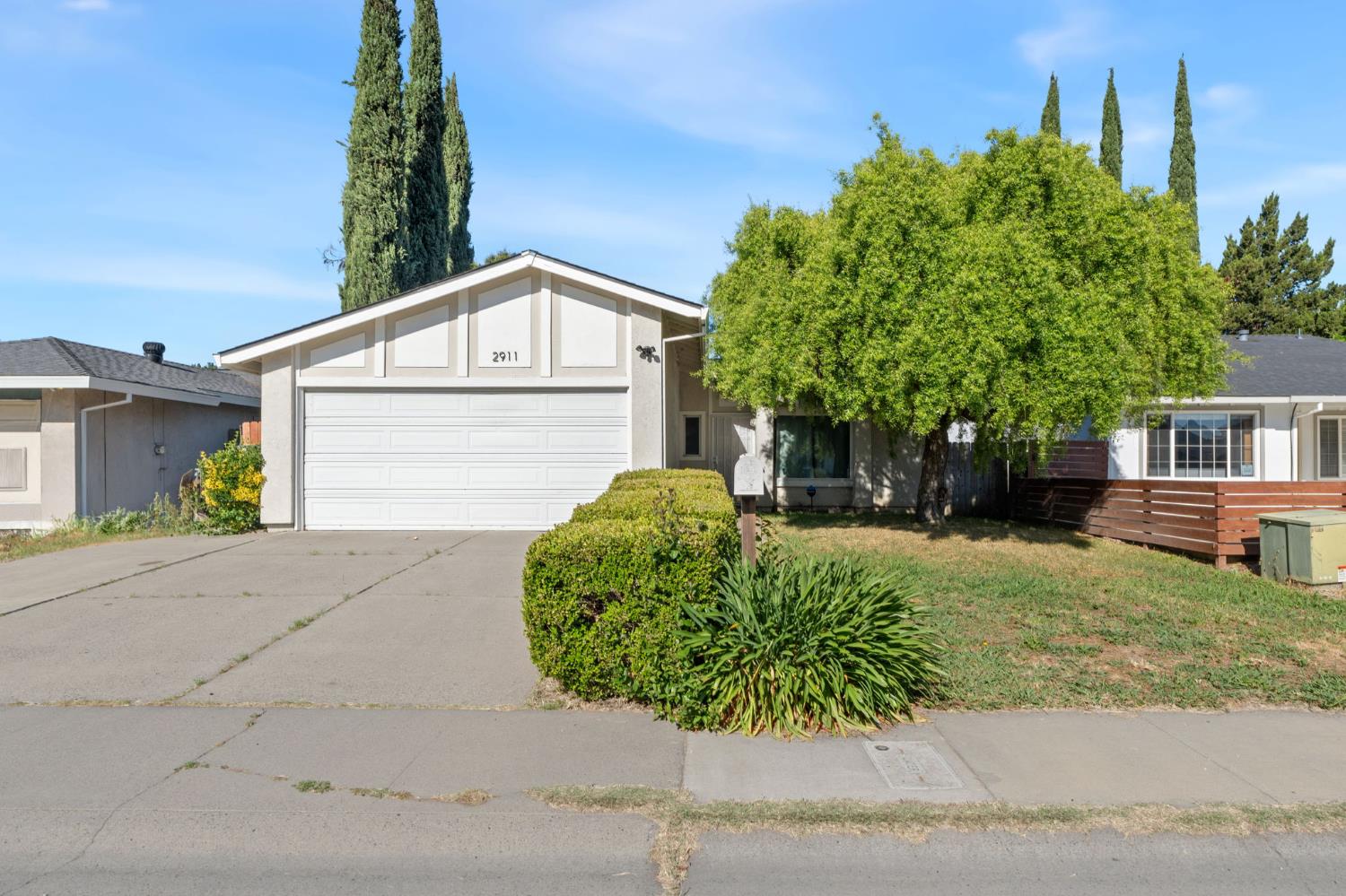 Detail Gallery Image 1 of 18 For 2911 Baronet Way, Sacramento,  CA 95833 - 3 Beds | 2 Baths