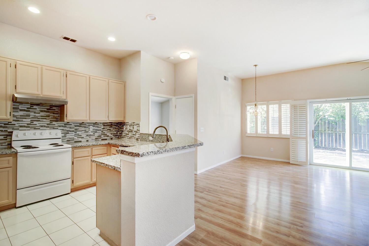 Detail Gallery Image 10 of 28 For 2385 Roualt St, Davis,  CA 95618 - 3 Beds | 2 Baths