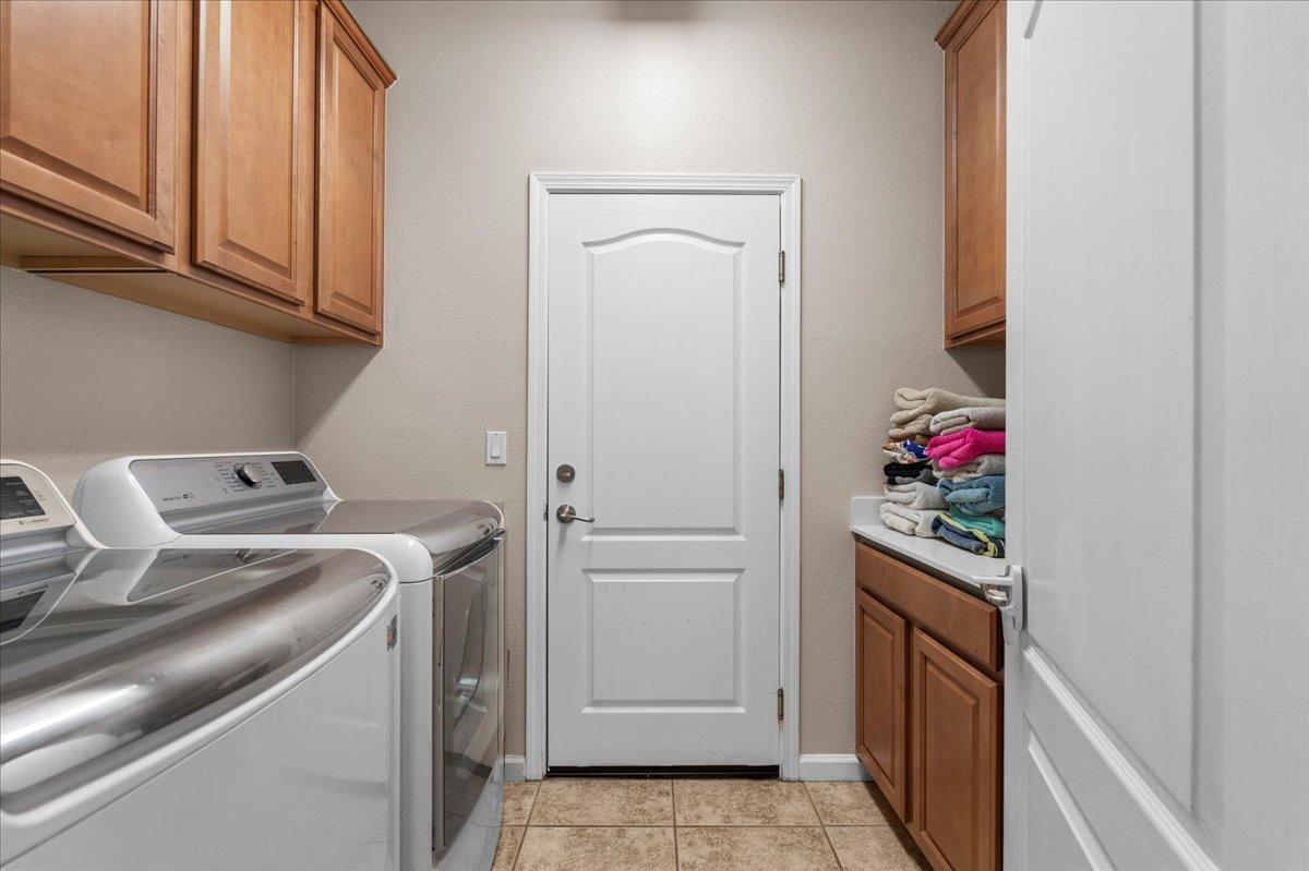 Detail Gallery Image 27 of 37 For 9733 Everbloom Way, Sacramento,  CA 95829 - 5 Beds | 2/1 Baths