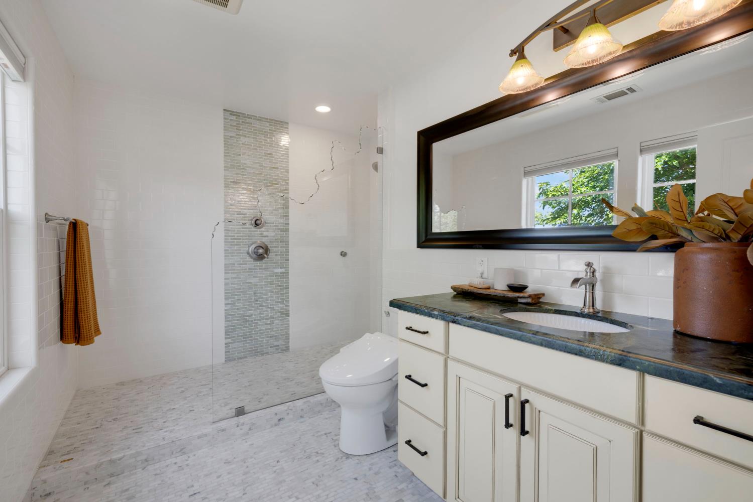 Detail Gallery Image 18 of 31 For 862 38th St, Sacramento,  CA 95816 - 3 Beds | 2/1 Baths