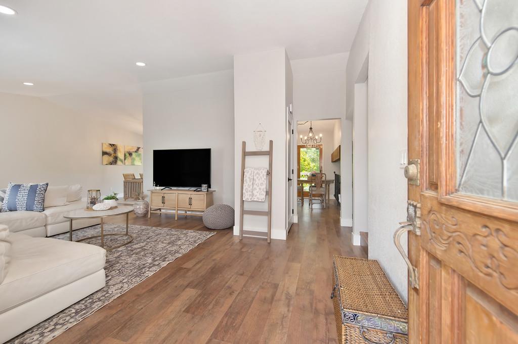 Detail Gallery Image 13 of 58 For 6895 Country Ct, Granite Bay,  CA 95746 - 4 Beds | 3 Baths
