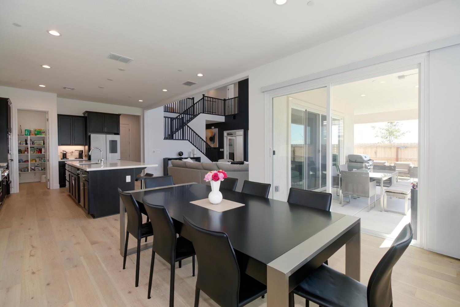 Detail Gallery Image 14 of 69 For 12818 Mission Peak Way, Rancho Cordova,  CA 95742 - 5 Beds | 4/1 Baths