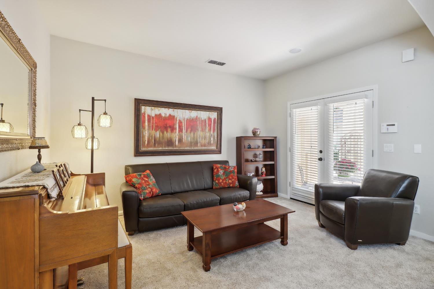 Detail Gallery Image 11 of 72 For 2049 Riggs Ave, Sacramento,  CA 95835 - 5 Beds | 3 Baths