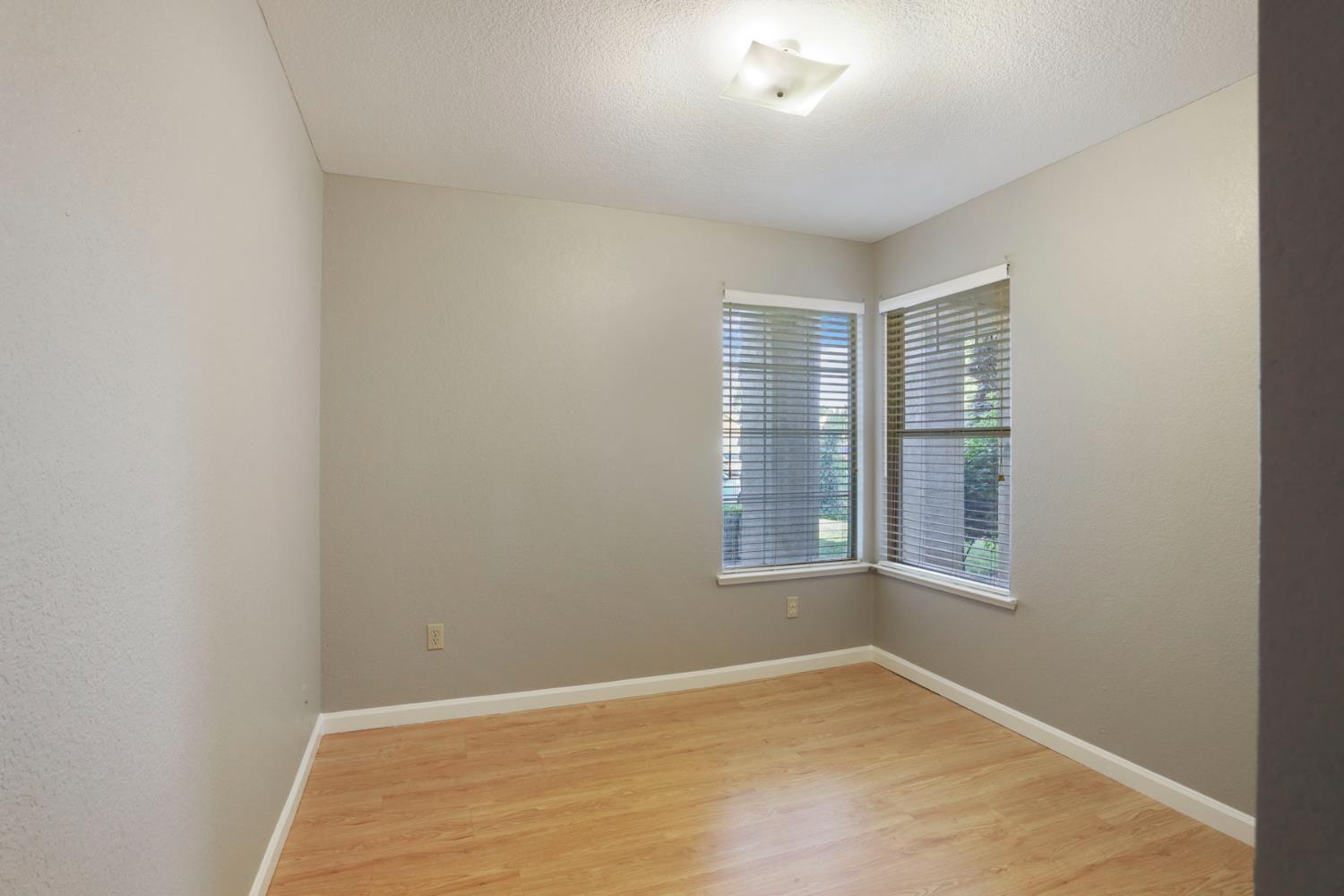 Detail Gallery Image 12 of 36 For 2405 S Fresno Ave, Stockton,  CA 95206 - 3 Beds | 2 Baths