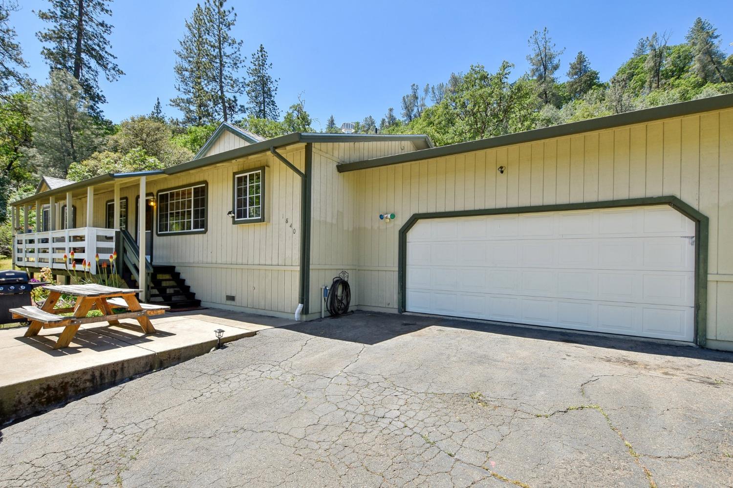 Detail Gallery Image 2 of 23 For 1840 Mary Ct, Placerville,  CA 95667 - 3 Beds | 2 Baths