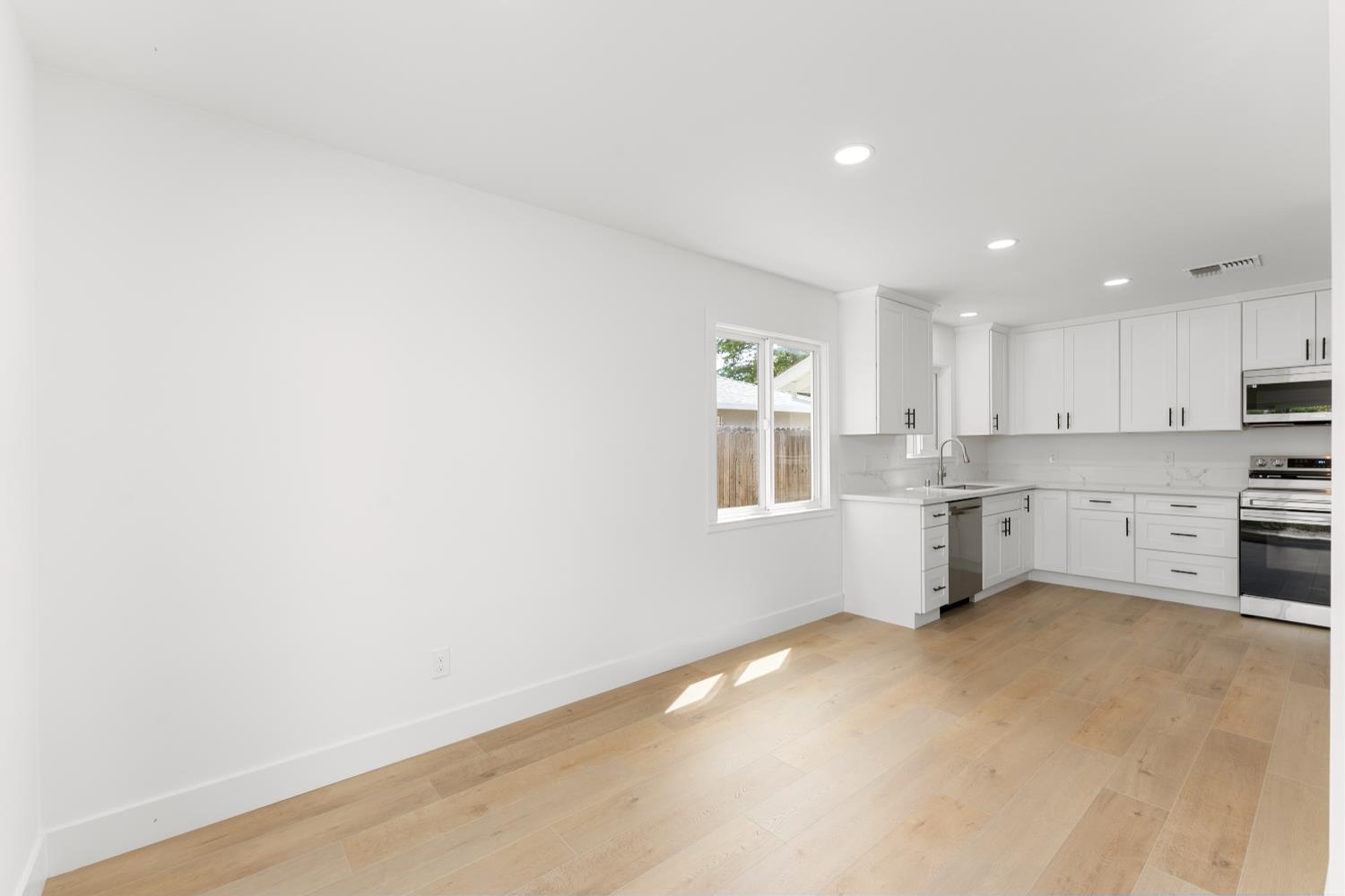 Detail Gallery Image 23 of 49 For 6716 Superior, North Highlands,  CA 95660 - 3 Beds | 2 Baths