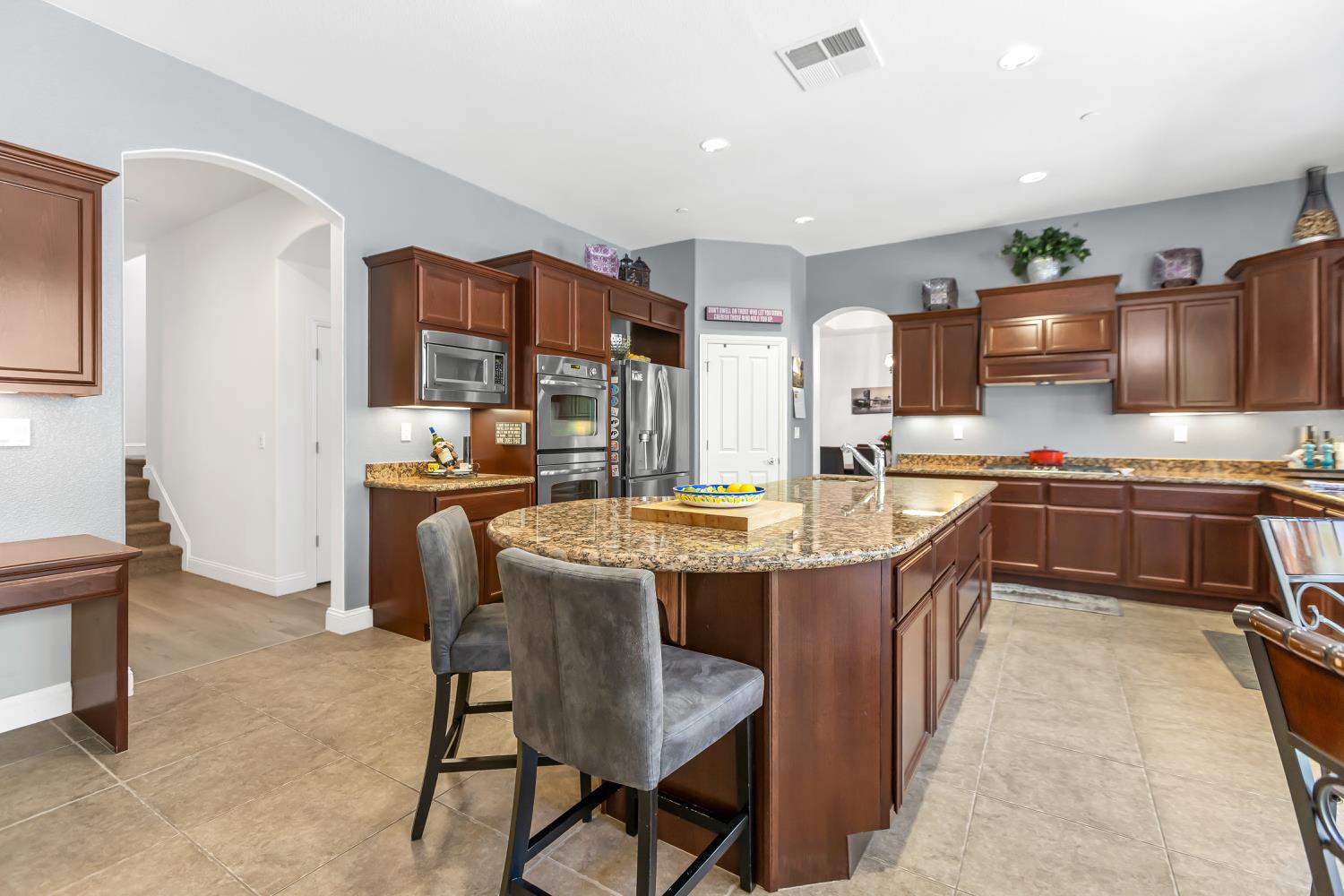 Detail Gallery Image 18 of 76 For 8530 Mandorla Cir, Orangevale,  CA 95662 - 4 Beds | 3/1 Baths