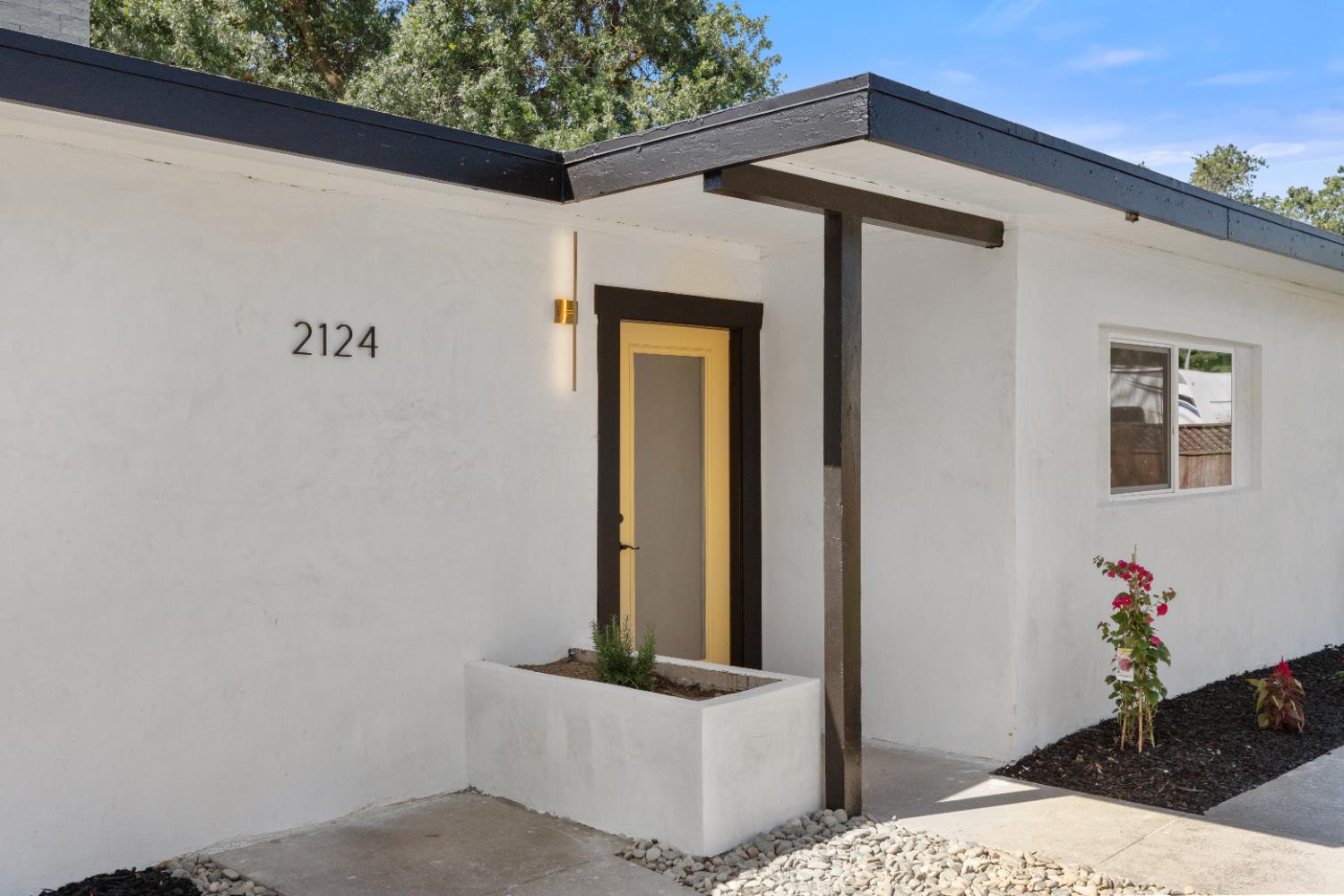 Detail Gallery Image 4 of 40 For 2124 Scenic Dr, Modesto,  CA 95355 - 4 Beds | 3/1 Baths