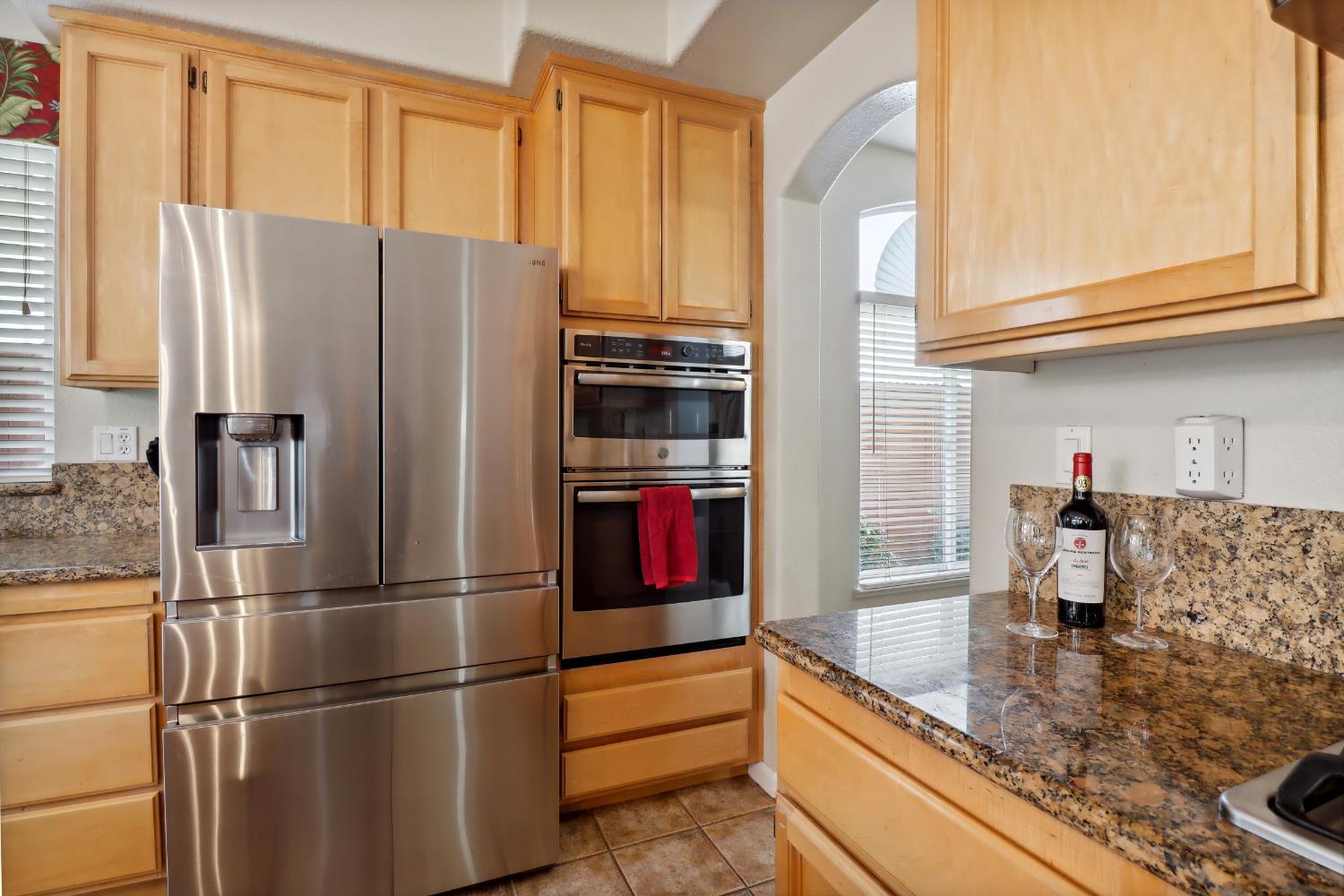 Detail Gallery Image 28 of 72 For 2049 Riggs Ave, Sacramento,  CA 95835 - 5 Beds | 3 Baths
