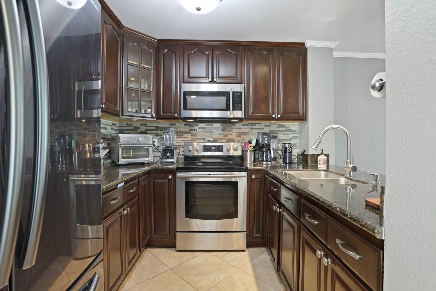 Detail Gallery Image 14 of 33 For 1615 Porter Way, Stockton,  CA 95207 - 2 Beds | 2 Baths