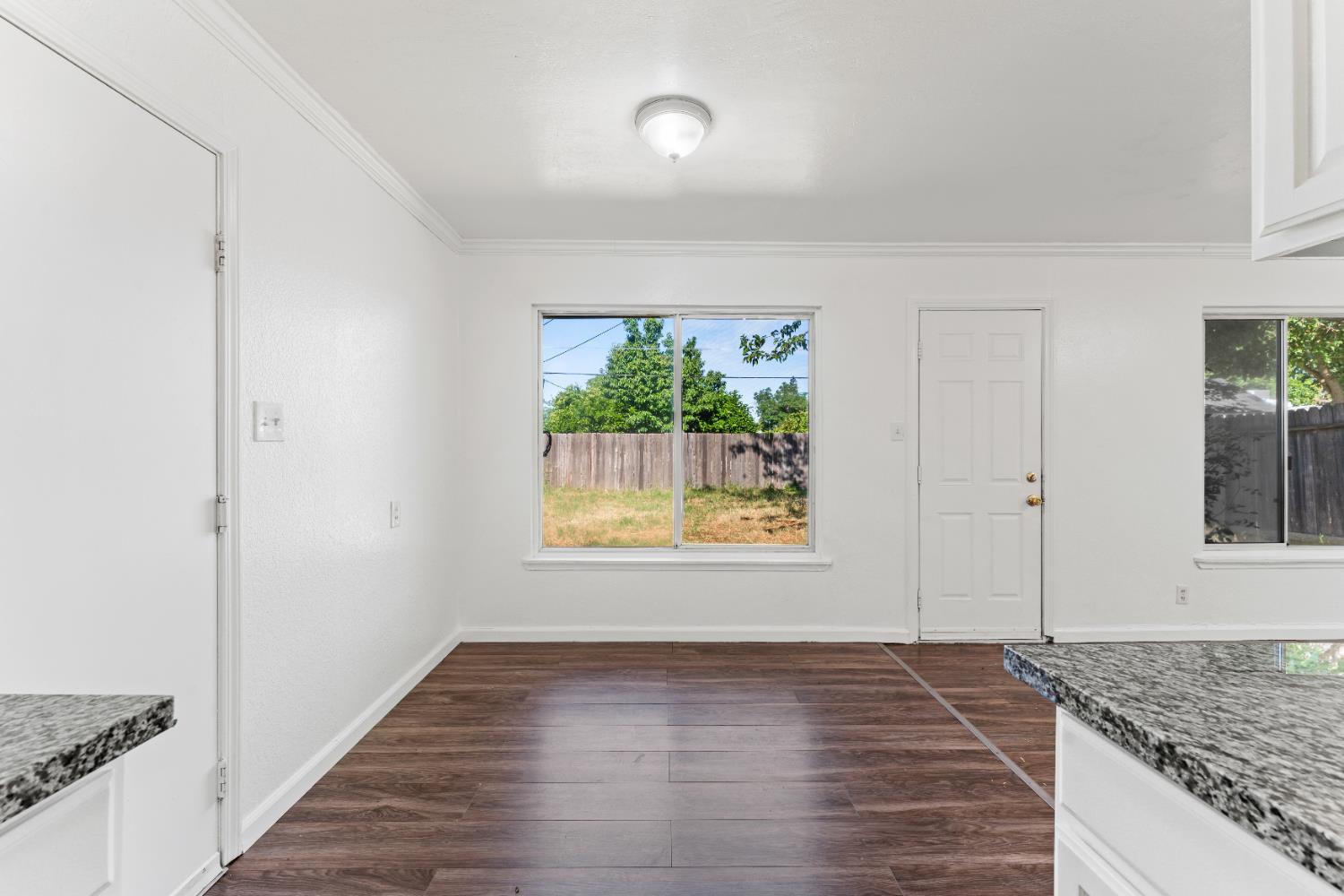 Detail Gallery Image 10 of 23 For 5741 San Vincente Way, North Highlands,  CA 95660 - 3 Beds | 1 Baths