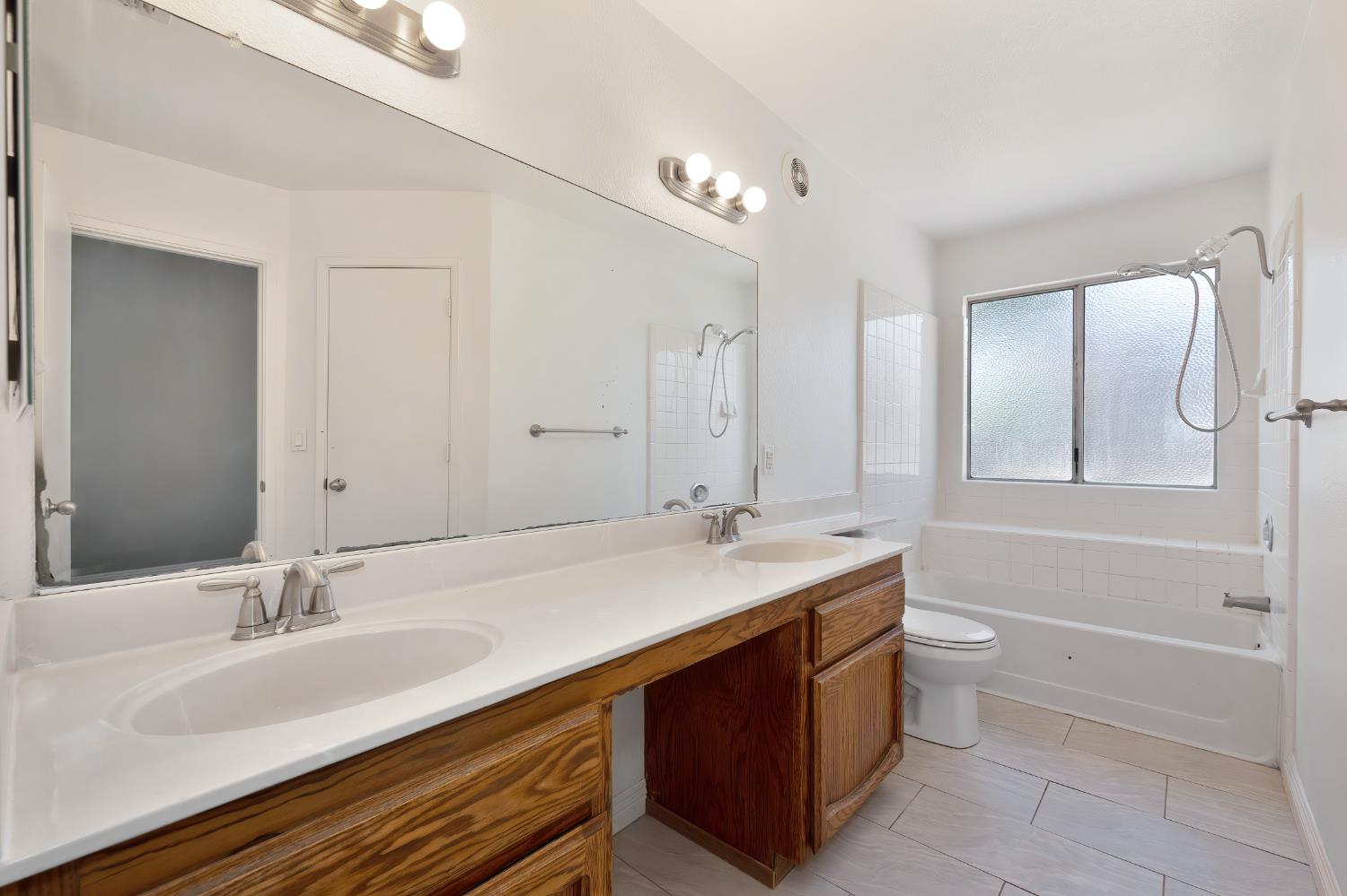 Detail Gallery Image 19 of 28 For 4123 Sea Meadow Way, Sacramento,  CA 95823 - 3 Beds | 2 Baths
