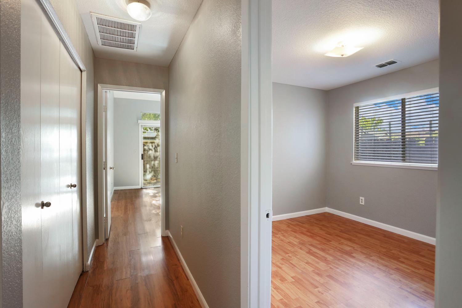 Detail Gallery Image 16 of 36 For 2405 S Fresno Ave, Stockton,  CA 95206 - 3 Beds | 2 Baths