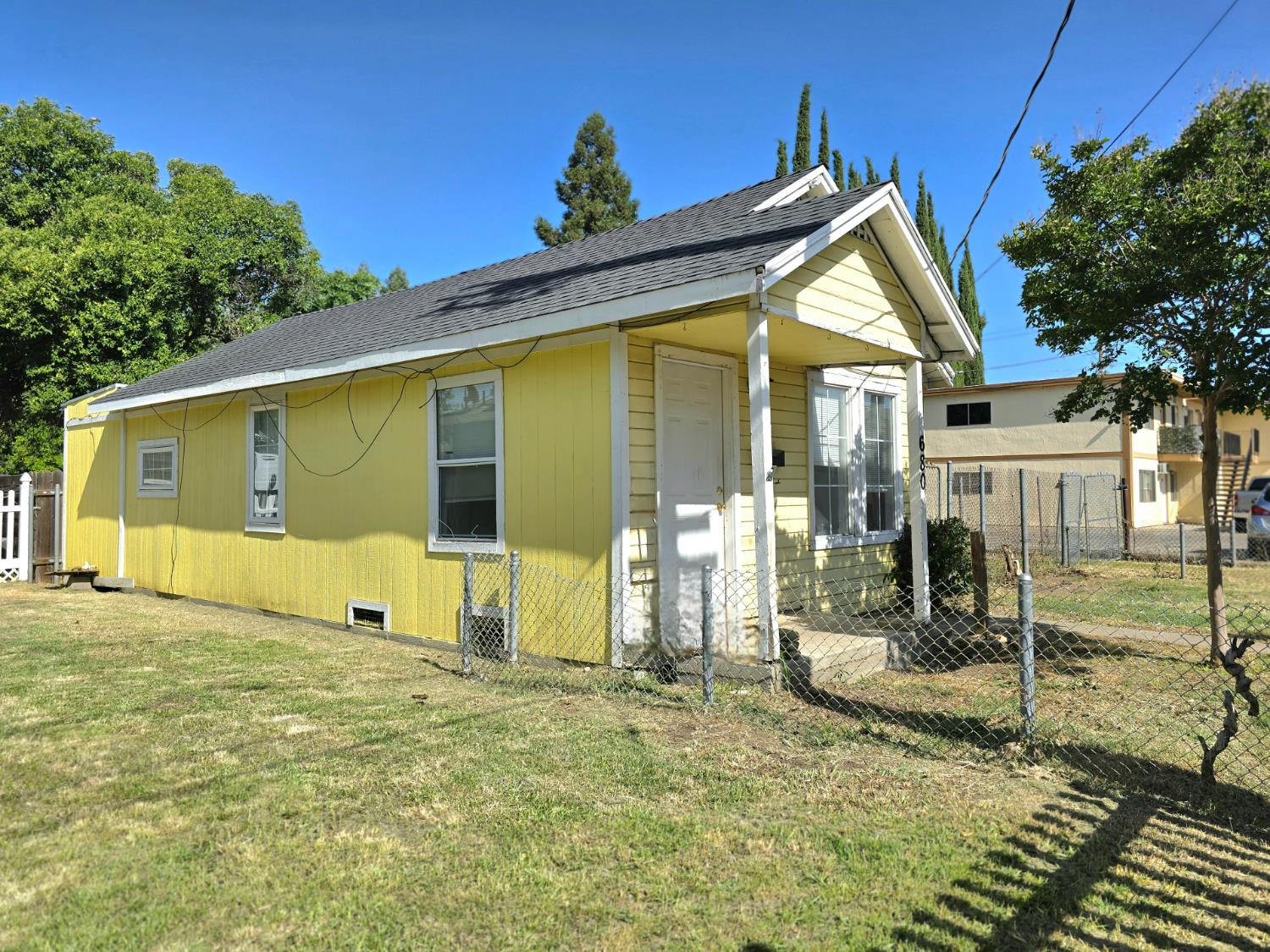 Detail Gallery Image 2 of 28 For 680 Walnut St, Yuba City,  CA 95991 - 2 Beds | 1 Baths