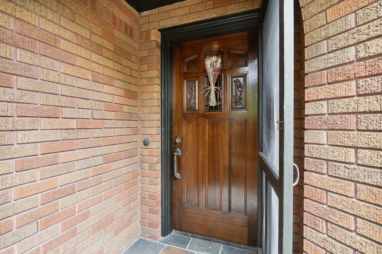 Detail Gallery Image 5 of 62 For 2665 Donner Way, Sacramento,  CA 95818 - 4 Beds | 3 Baths