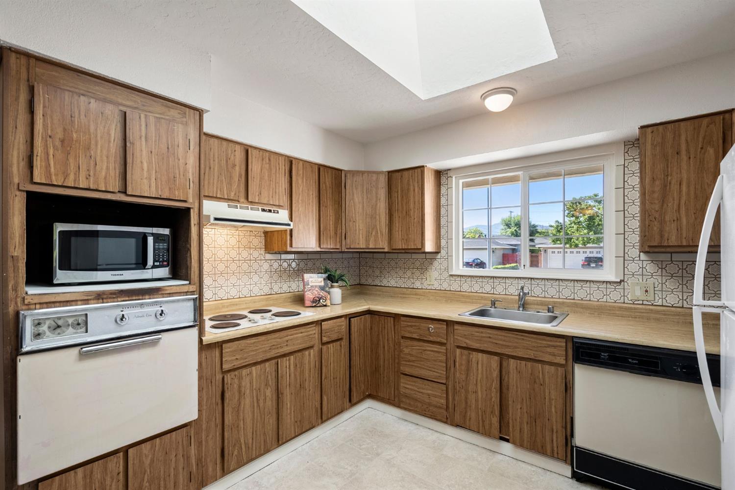 Detail Gallery Image 8 of 31 For 765 Fairlands Ave, Campbell,  CA 95008 - 3 Beds | 2 Baths