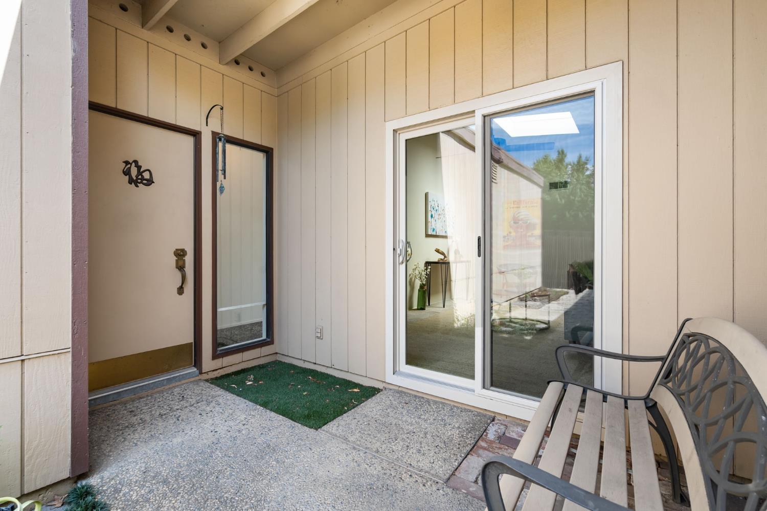 Detail Gallery Image 4 of 30 For 1738 Bannon Creek Dr, Sacramento,  CA 95833 - 3 Beds | 2 Baths