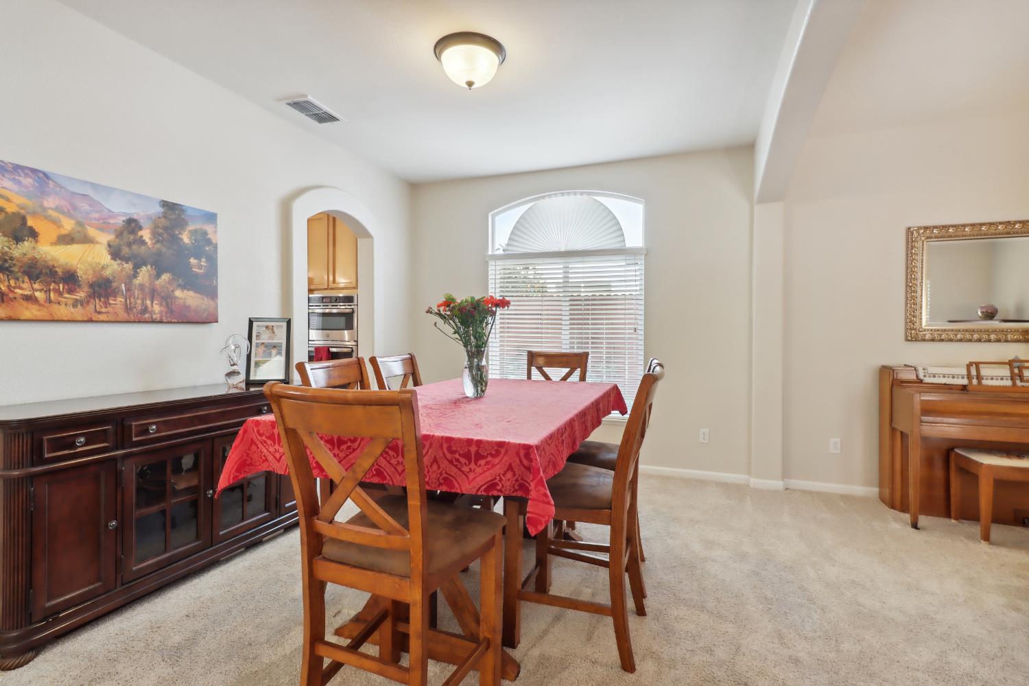 Detail Gallery Image 15 of 72 For 2049 Riggs Ave, Sacramento,  CA 95835 - 5 Beds | 3 Baths