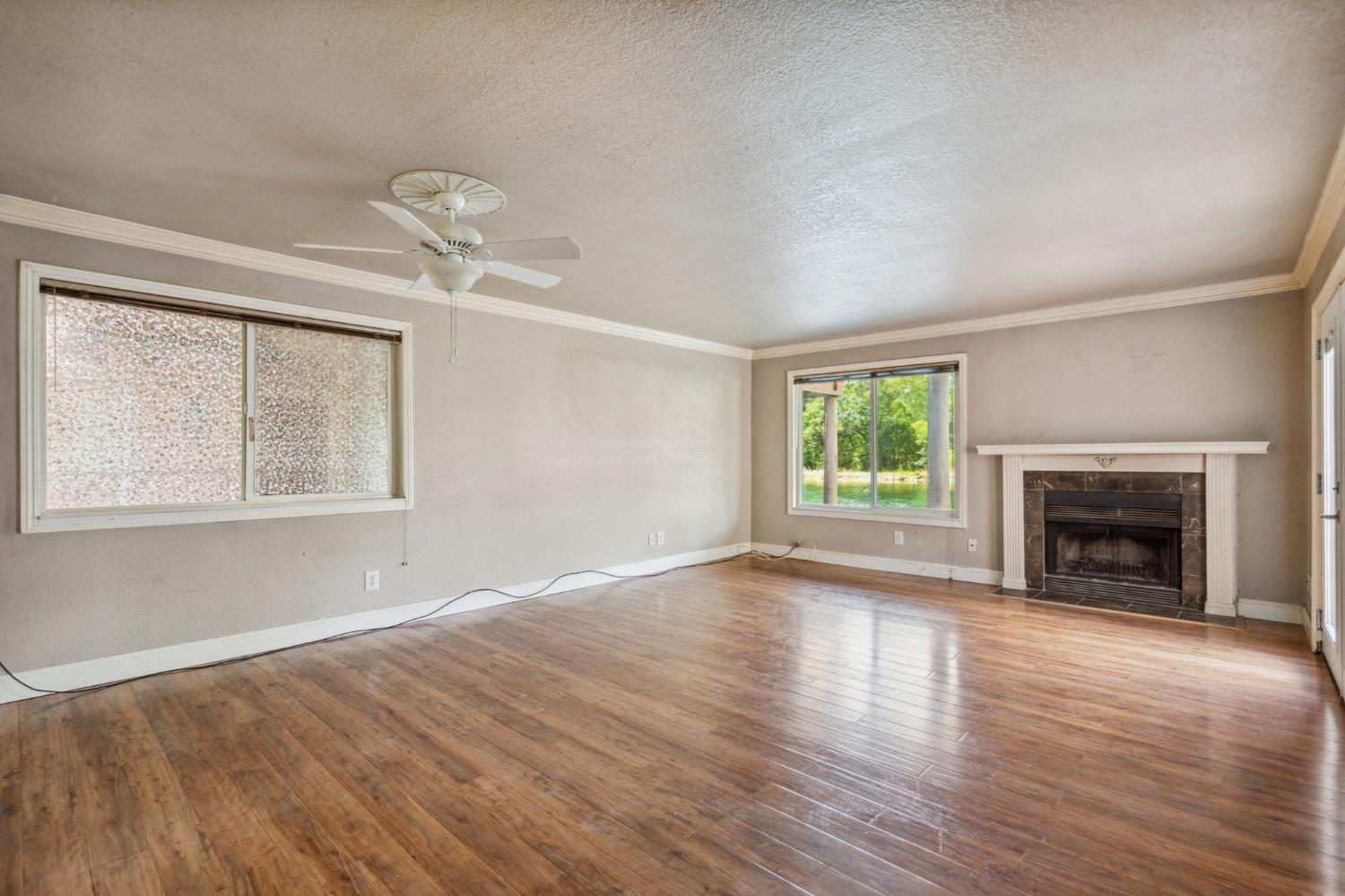 Photo #6: 225061661 Listing: Photo #6