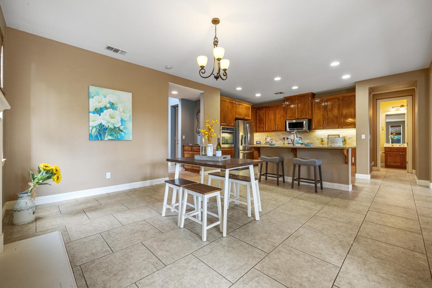 Detail Gallery Image 16 of 76 For 1734 Bandoni Ln, Manteca,  CA 95337 - 4 Beds | 3/1 Baths