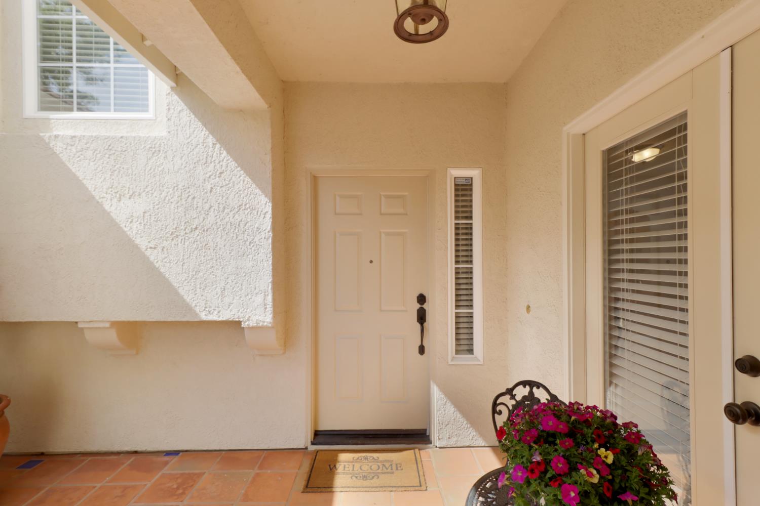 Detail Gallery Image 5 of 72 For 2049 Riggs Ave, Sacramento,  CA 95835 - 5 Beds | 3 Baths