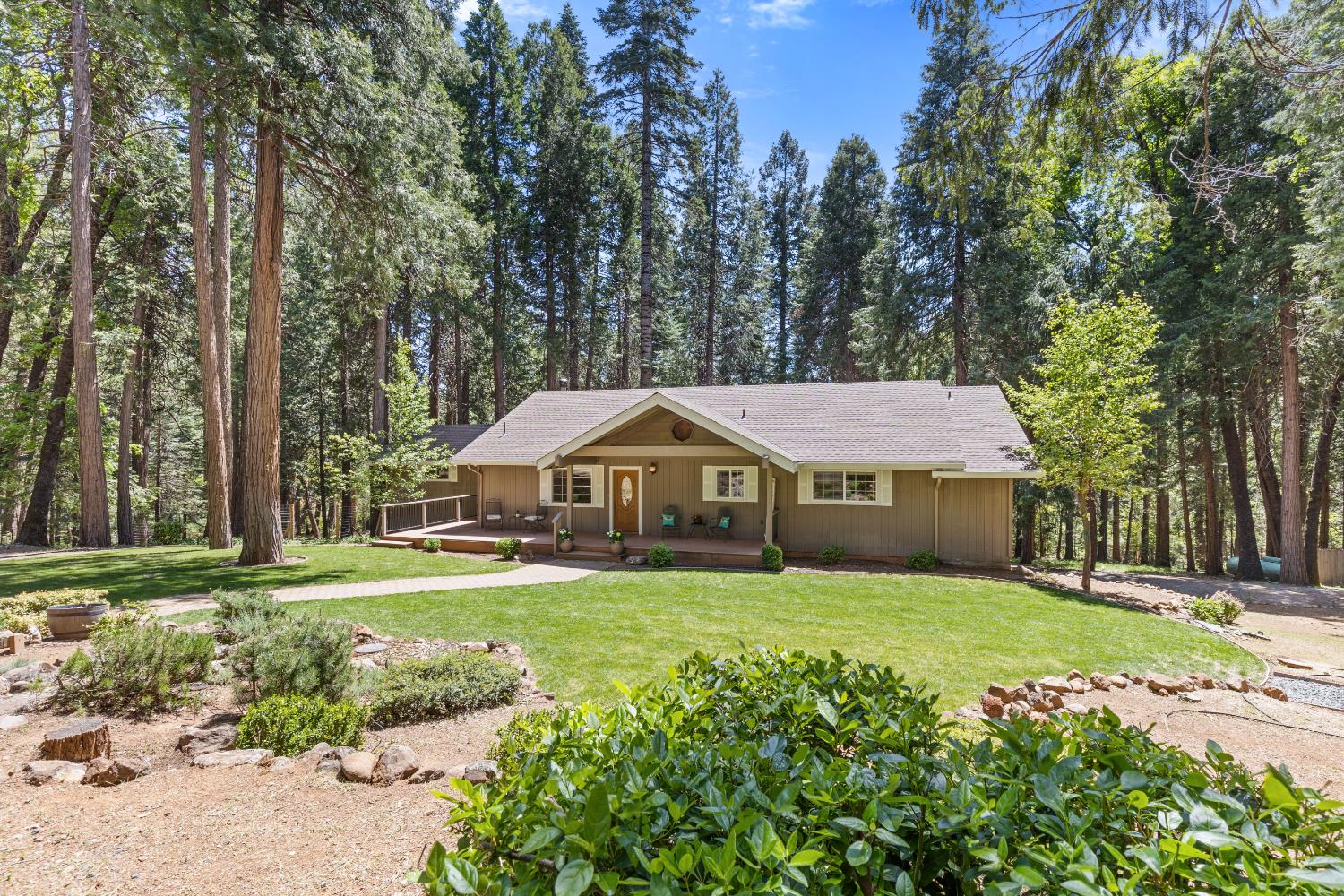 Detail Gallery Image 3 of 98 For 19163 Scotts Flat, Nevada City,  CA 95959 - 5 Beds | 5 Baths