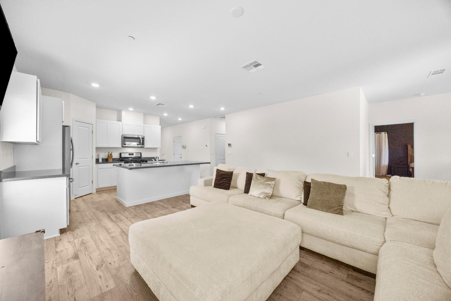 Tamarack Court, Olivehurst, California image 26