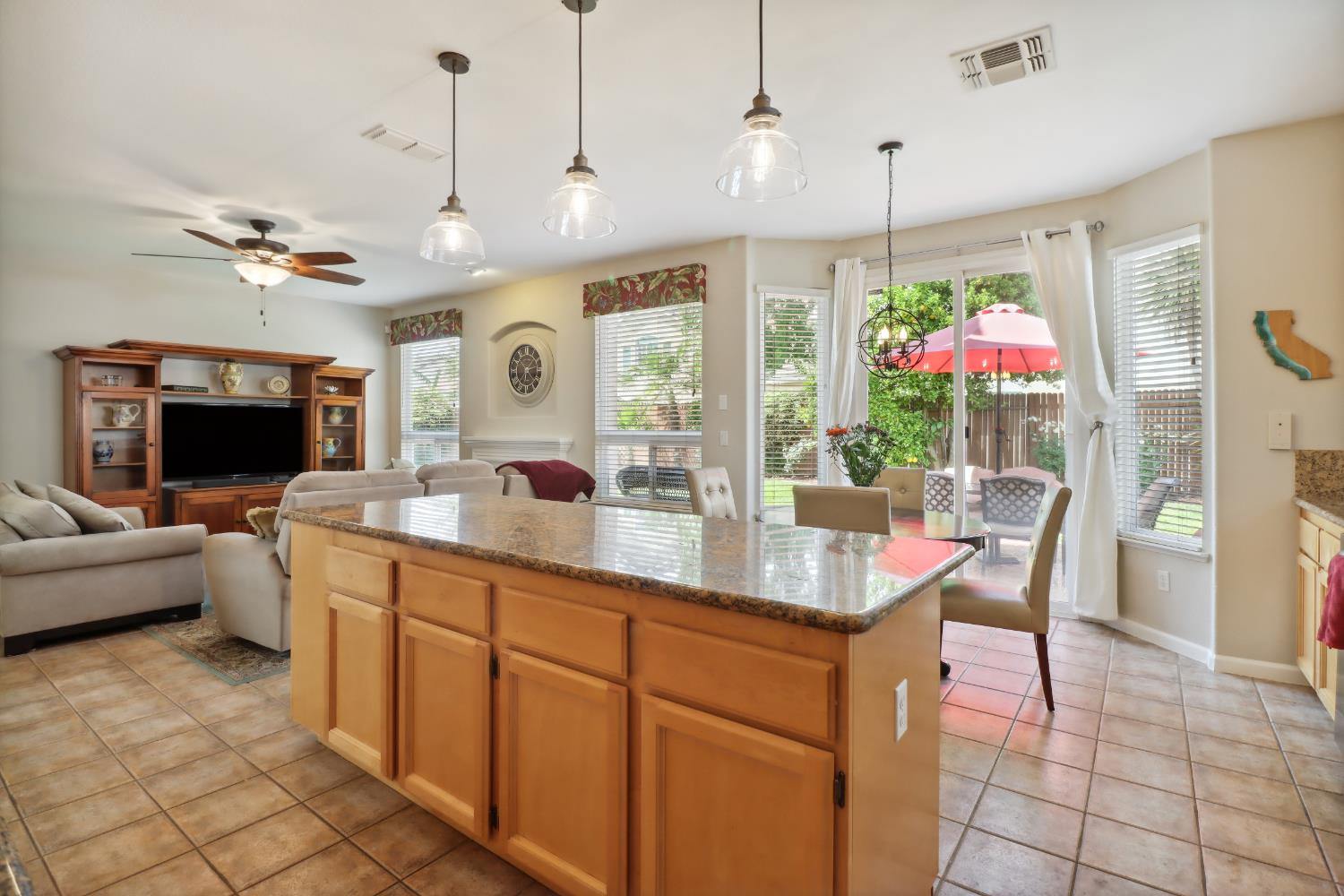 Detail Gallery Image 30 of 72 For 2049 Riggs Ave, Sacramento,  CA 95835 - 5 Beds | 3 Baths