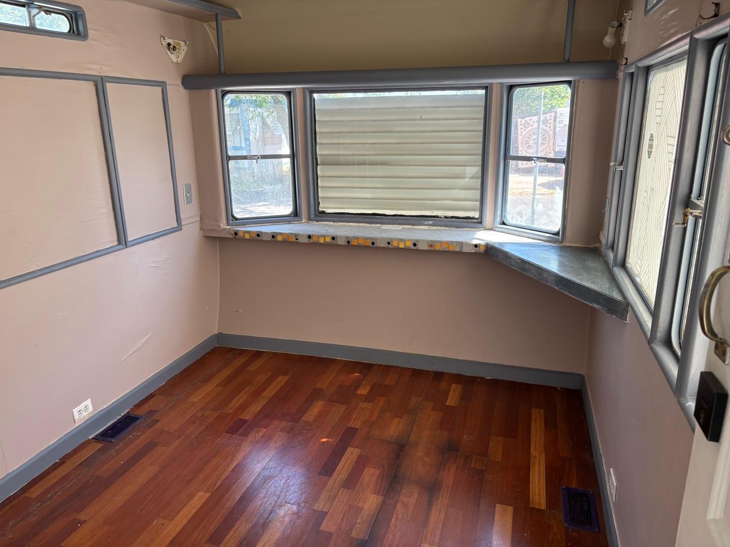 Detail Gallery Image 7 of 12 For 1750 Auburn Blvd 33, Sacramento,  CA 95815 - 1 Beds | 1 Baths