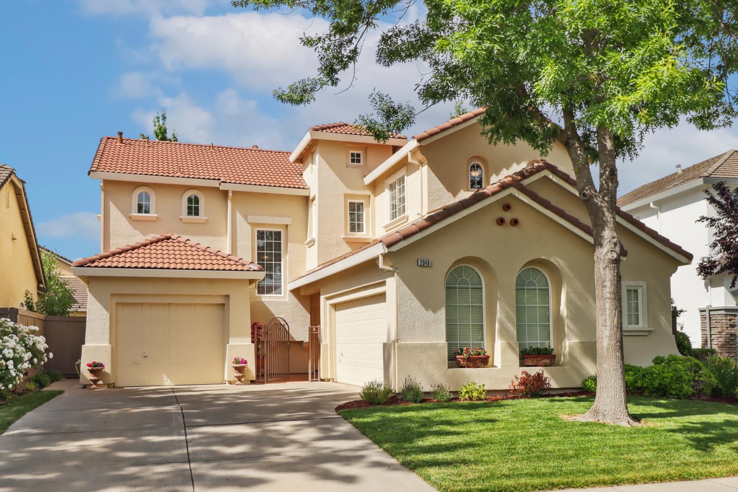 Detail Gallery Image 1 of 72 For 2049 Riggs Ave, Sacramento,  CA 95835 - 5 Beds | 3 Baths