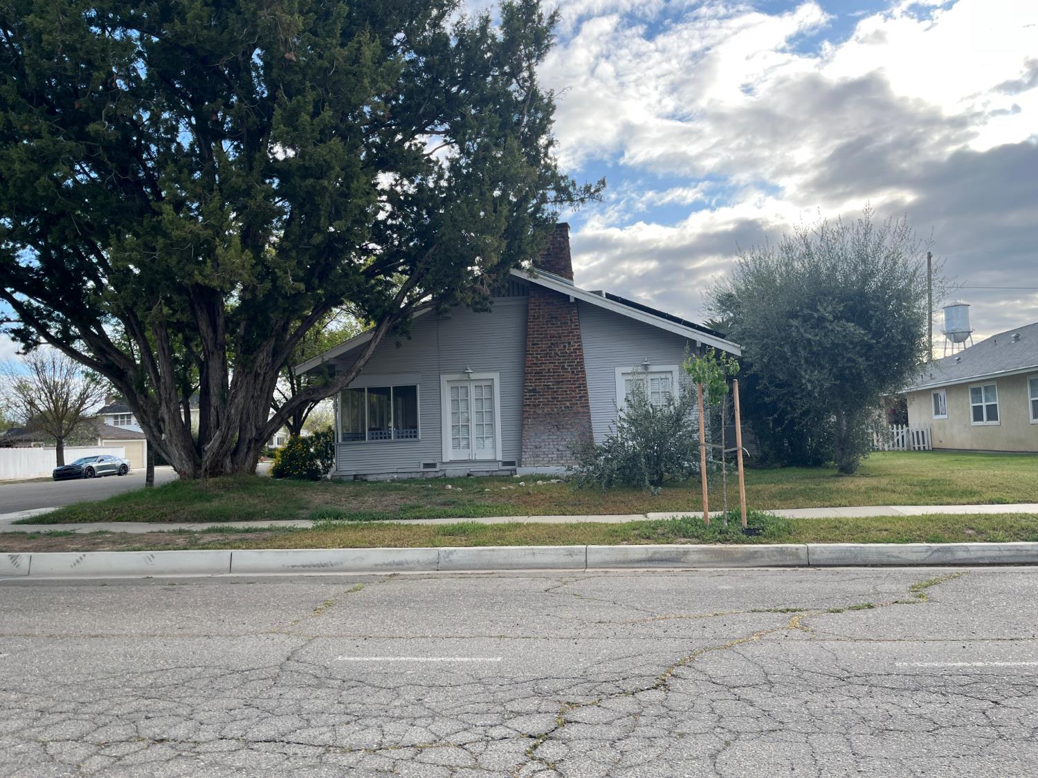 Tulare Street, Newman, California image 5