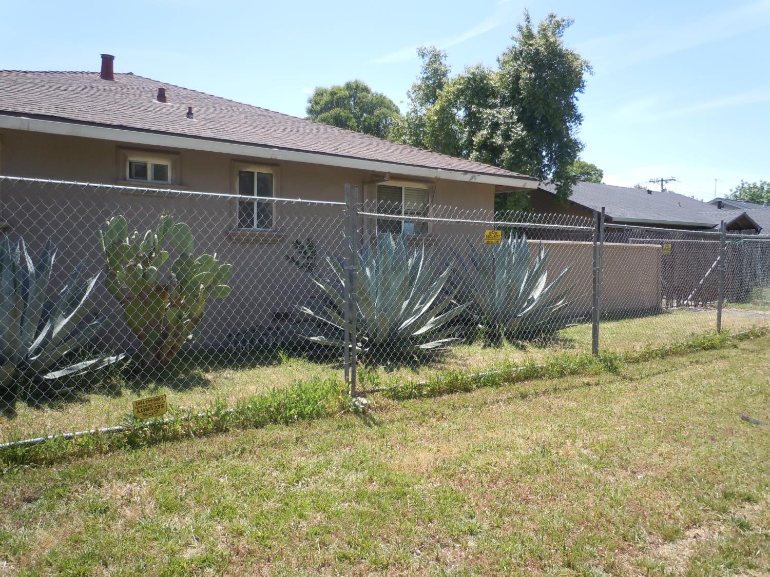 Detail Gallery Image 3 of 33 For 7100 20th St, Sacramento,  CA 95822 - 3 Beds | 2 Baths
