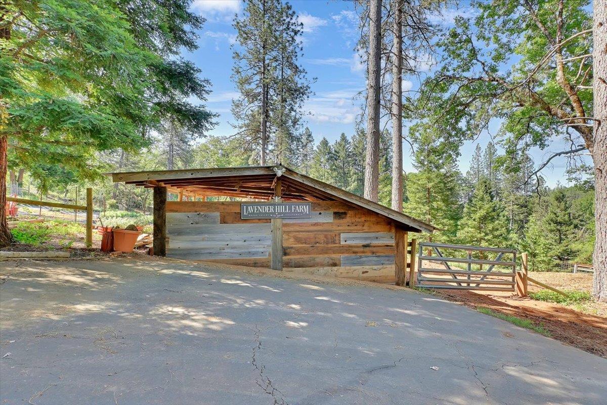 Detail Gallery Image 8 of 77 For 14833 Quail Pointe Ln, Grass Valley,  CA 95945 - 3 Beds | 3/1 Baths