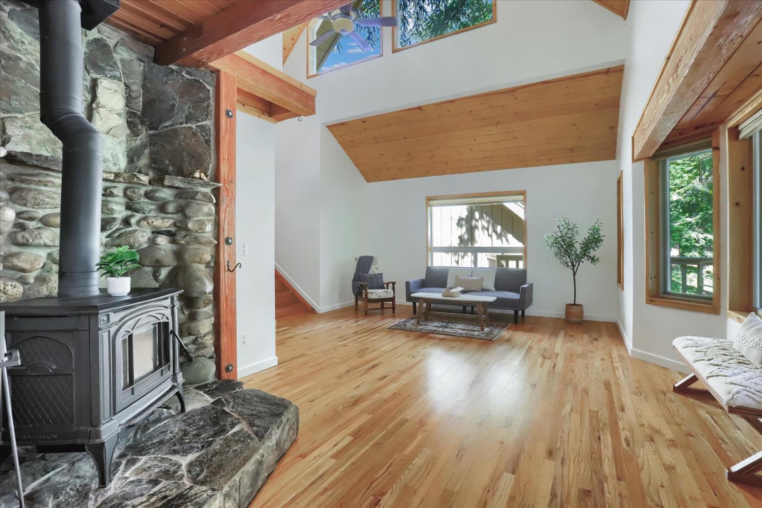 Detail Gallery Image 4 of 76 For 16800 Sun Bloom Way, Nevada City,  CA 95959 - 4 Beds | 3 Baths