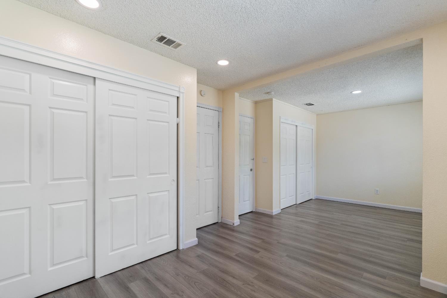 Detail Gallery Image 9 of 34 For 8200 Cottonfield Way, Sacramento,  CA 95828 - 3 Beds | 2 Baths